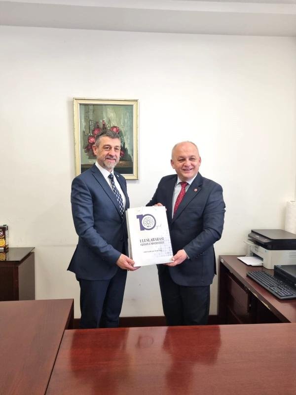 REKTÖR PROF. DR. AHMET VECDİ CAN'DAN DR. BEYCAN İLYAS'I ZİYARET 